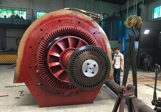 大型高壓同步電動機轉子大修現場